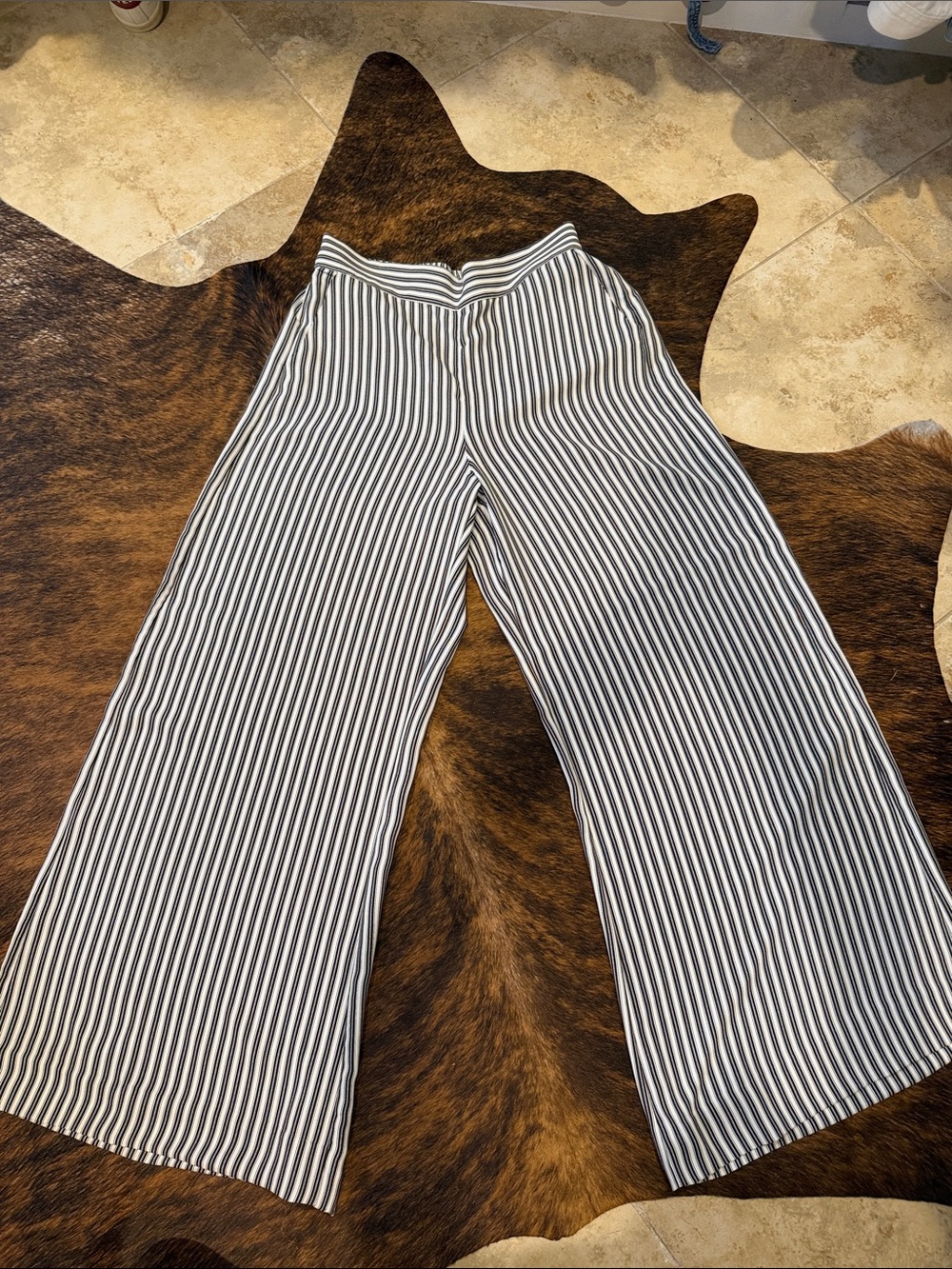 Vince Camuto black and white pants